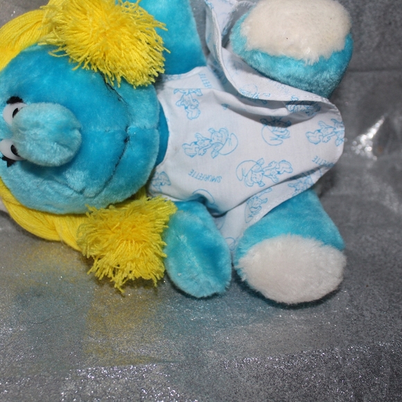 1981 collectible Smurfette plush toy - Picture 2 of 16